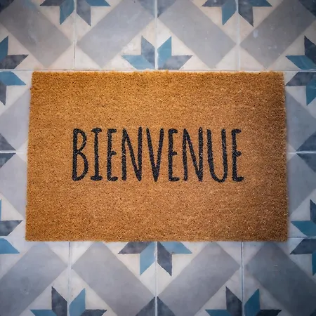 #101-heart Of Vieil - Place Nationale-high-end Newly Renovated & Furnished