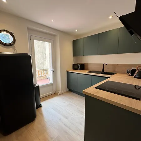 Διαμέρισμα #101-heart Of Vieil - Place Nationale-high-end Newly Renovated & Furnished Αντίμπ